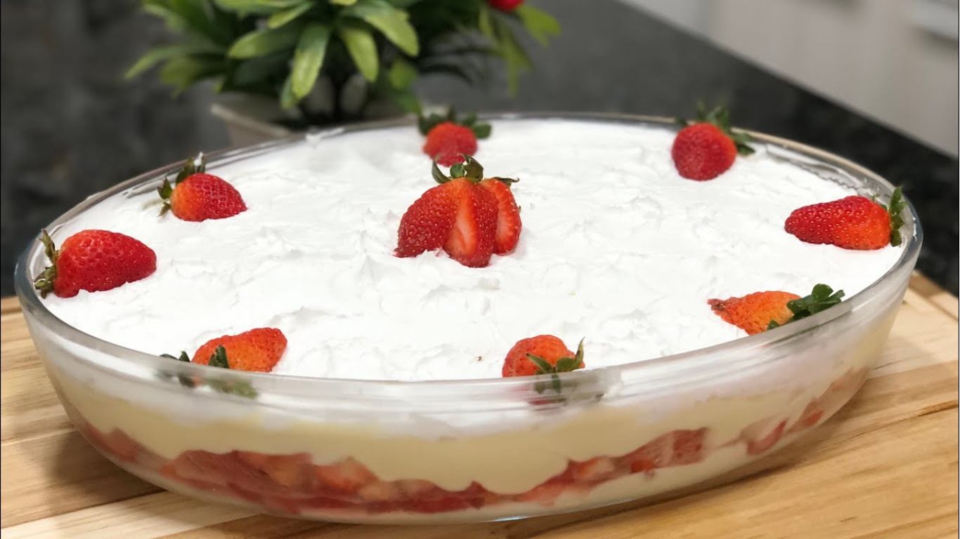 Doce de Leite Ninho com Morango na Travessa