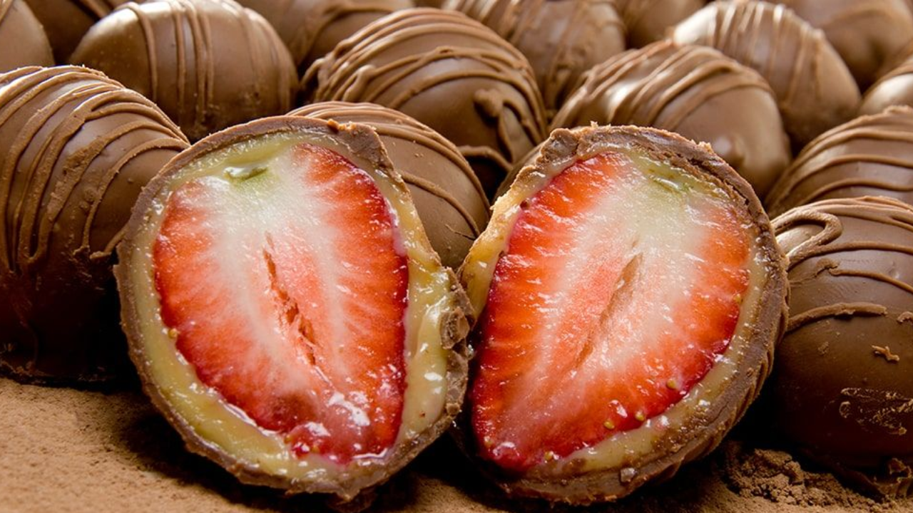 Morango do amor com cobertura de chocolate