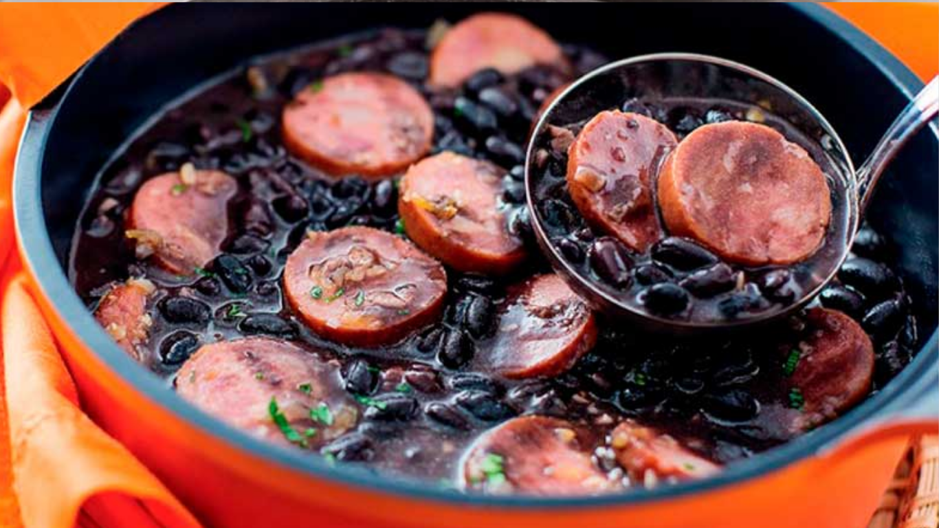 Feijoada Fit com Frango e Linguiça